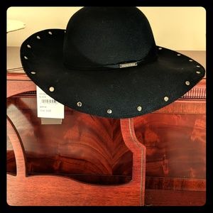 Vince Camuto black sun hat